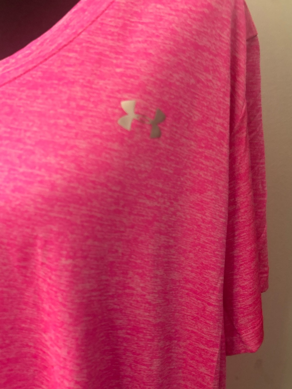 Under Armour Pink Heathered V-Neck Performance Tee Loose Fit Size XXL/3XL - Picture 3 of 8